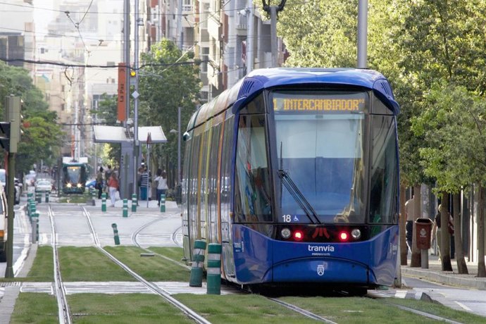 Collision between a lorry and the Tenerife tram causes delays on Line 1 Collision between a lorry and the Tenerife tram causes delays on Line 1
