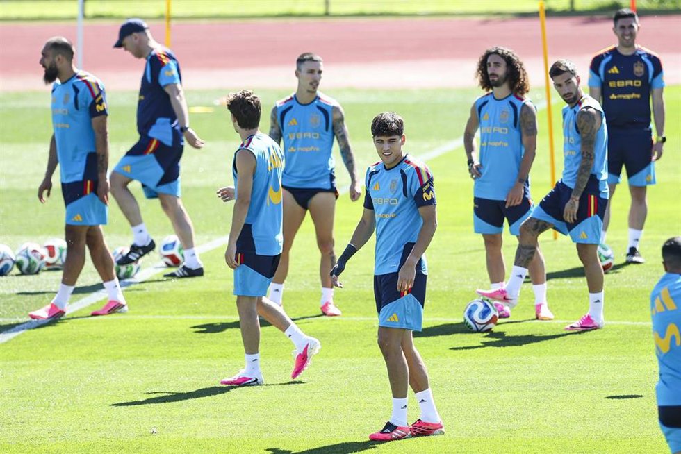 Pau Cubarsí, durante un entrenamiento de la selección española para el Mundial 2026 en la Ciudad del Fútbol de Las Rozas (Madrid)