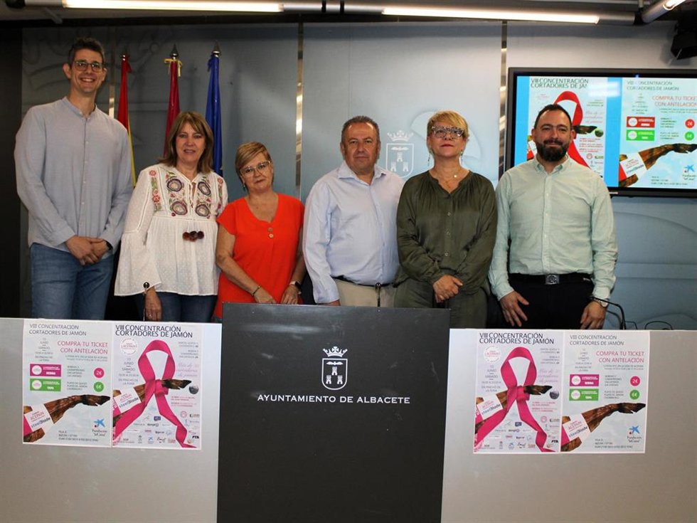 Presentación de la VIII edición de la Concentración de Cortadores de Jamón a beneficio de la Fundación Acepain.