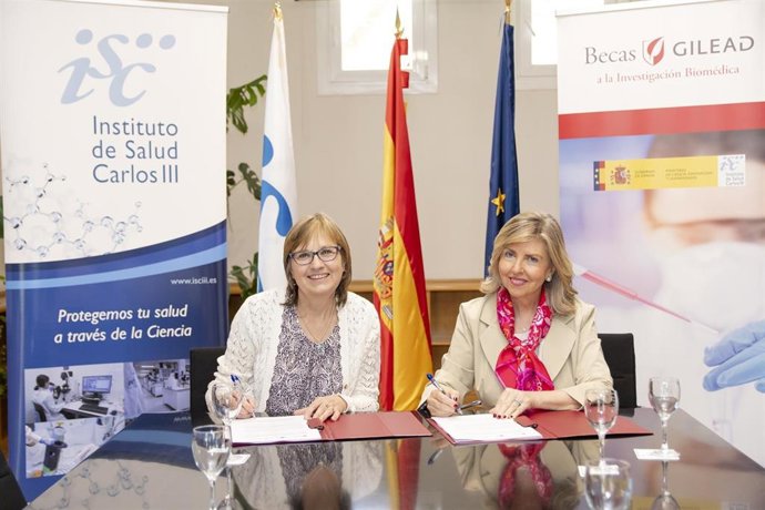 Marina Pollán y María Río.