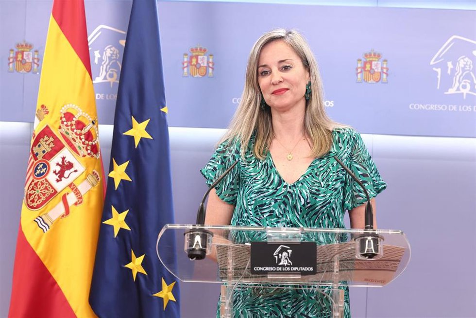La portavoz de Sumar en el Congreso, Verónica Martínez Barbero,  durante una rueda de prensa en el Congreso de los Diputados, a 26 de mayo de 2026, en Madrid (España).