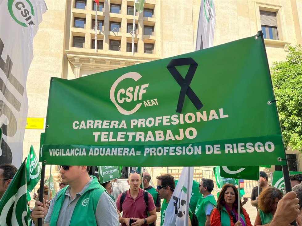 CSIF se moviliza para exigir un refuerzo de personal y mejoras en las condiciones laborales en la Agencia Tributaria.