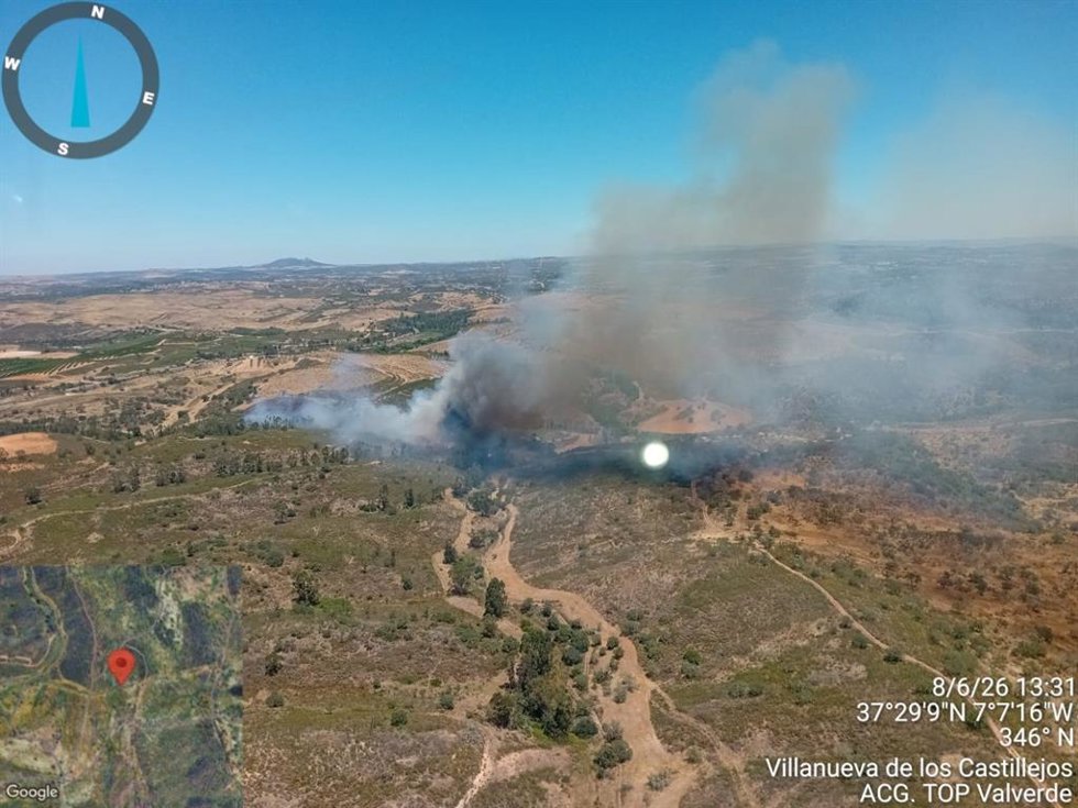 Incendio forestal en Villanueva de los Castillejos.