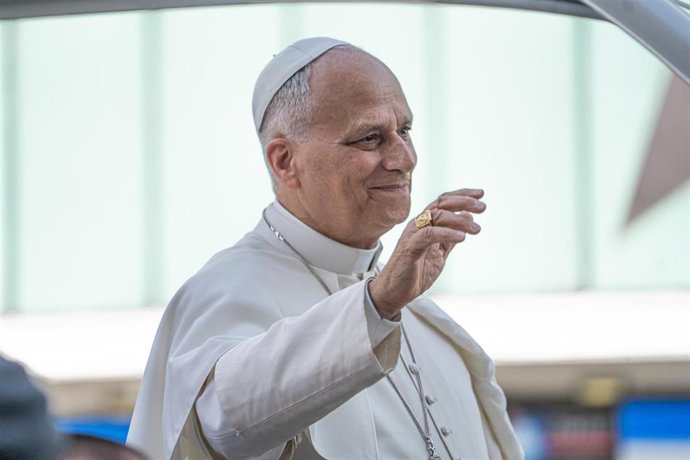 El Papa León XIV llega en el Papamóvil al Movistar Arena, a 7 de junio de 2026, en Madrid