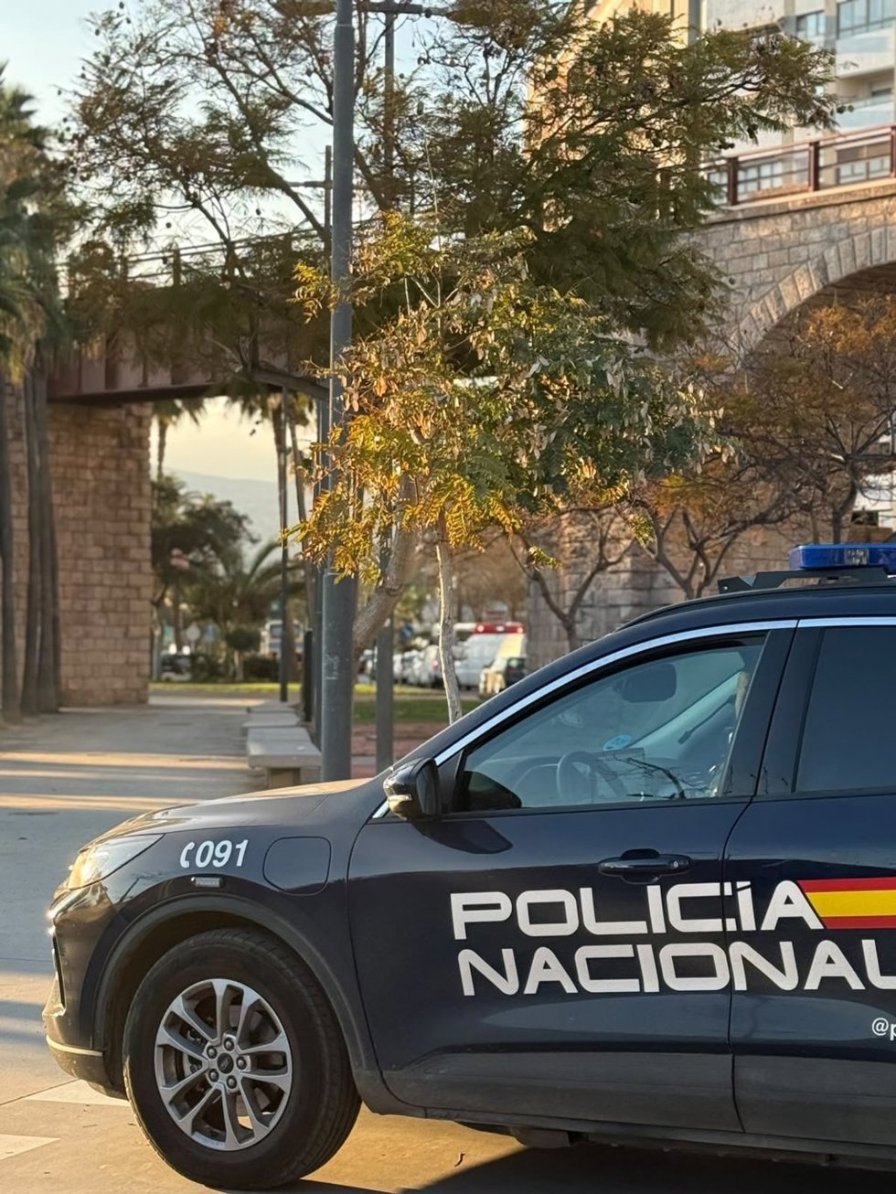 Vehículo de la Policía Nacional en Almería.
