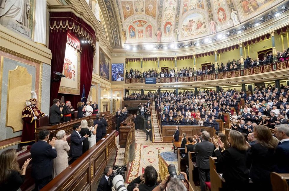 El Papa León XIV recibe un aplauso durante su visita al Congreso de los Diputados, a 8 de junio de 2026, en Madrid (España). León XIV es el primer papa que pronuncia un discurso como jefe del Estado Vaticano ante diputados y senadores, en el marco de su v