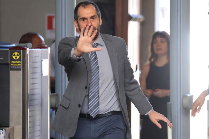 Santiago, 23 de diciembre 2025. El Presidente sostiene reunion sobre avances de la Estrategia Nacional del Litio con el ministro de Hacienda, el biministro de Economia y Energia, la ministra de Mineria, y el presidente del directorio de