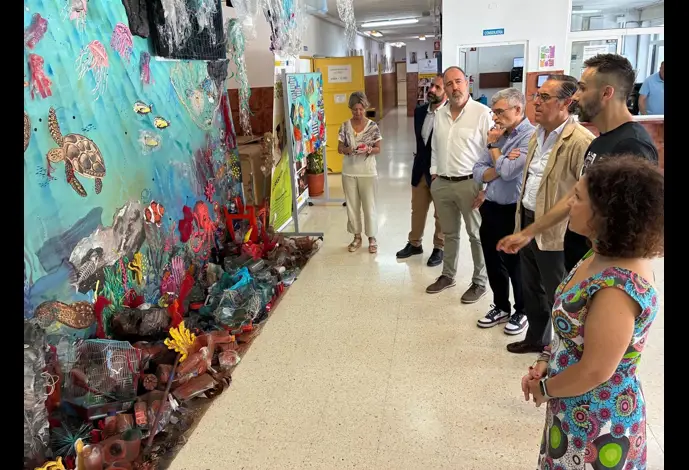 El delegado territorial de Desarrollo Educativo y Formación Profesional y de Universidad, Investigación e Innovación, Miguel Briones, en el IES Los Manantiales de Torremolinos.