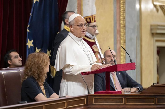 El Papa León XIV interviene durante su visita al Congreso de los Diputados, a 8 de junio de 2026, en Madrid (España). León XIV es el primer papa que pronuncia un discurso como jefe del Estado Vaticano ante diputados y senadores, en el marco de su viaje of