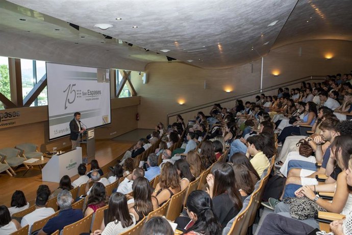 Acto de bienvenida a los nuevos residentes.