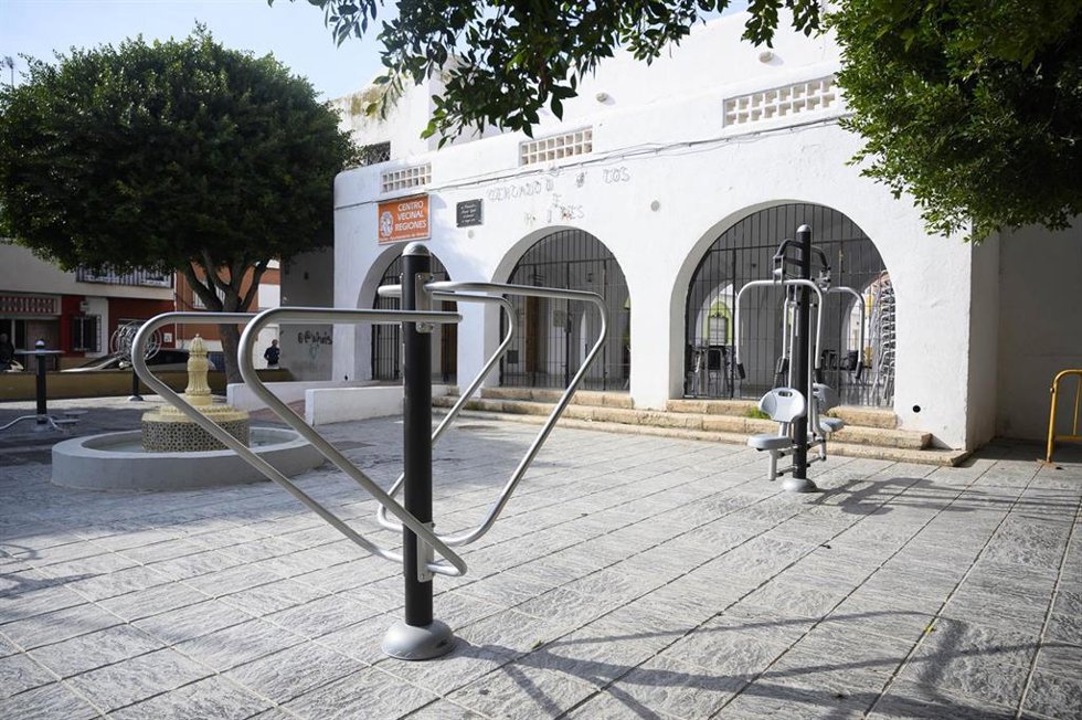 Archivo - Exterior del antiguo Mercado de Regiones en Almería.