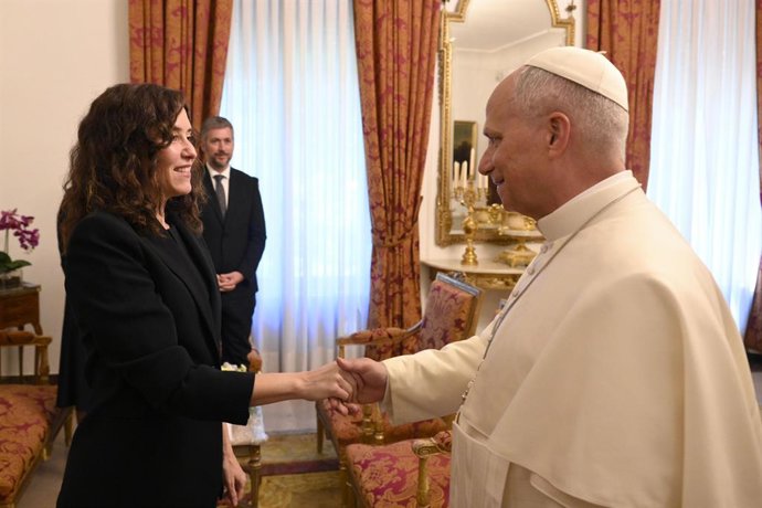 Leão XIV recebe a presidente da Comunidade de Madri, Isabel Díaz Ayuso, na Nunciatura, no terceiro dia de sua visita à Espanha