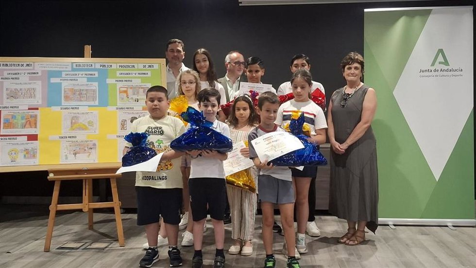 Entrega de premios en la clausura del ciclo de visitas a la Biblioteca Provincial para el fomento de la lectura.