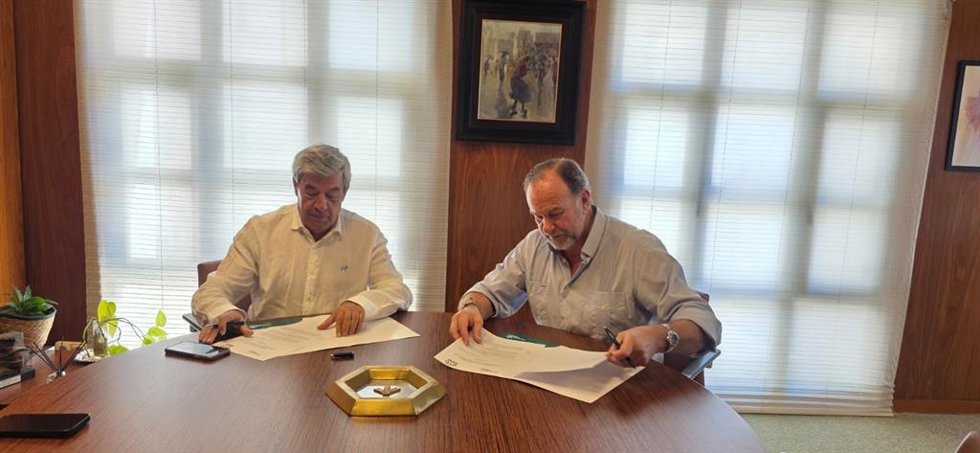 Los presidentes de la Fundación Caja Rural del Sur y de Ovipor Sociedad Cooperativa Andaluza (S.C.A.), José Luis García-Palacios Álvarez y Agustín Damián González Sánchez, respectivamente.