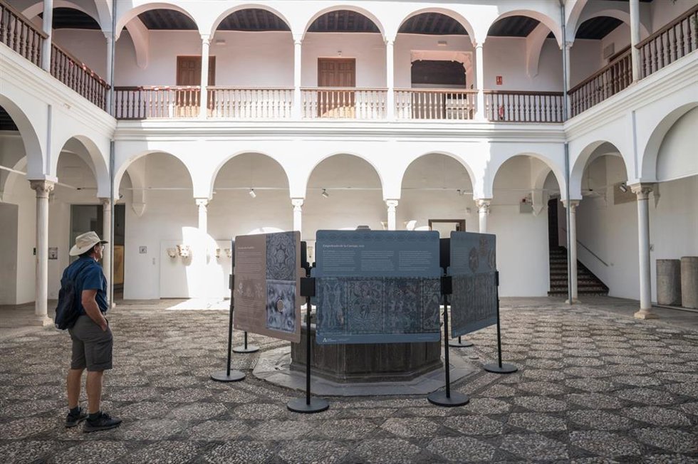 Archivo - Imagen de archivo del patio del Museo Arqueológico de Granada.