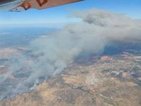 Activada la fase 1 del Plan de Emergencias por el incendio forestal en un paraje de Castillejos (Huelva)