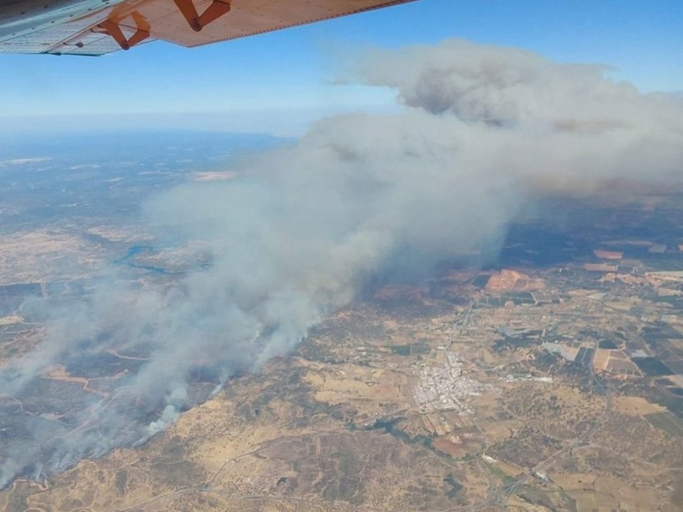 Incendio forestal en Villanueva de los Castillejos.