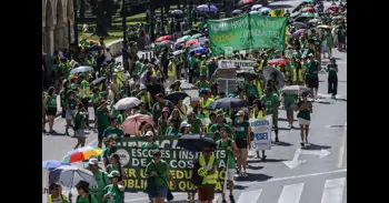 Educació xifra en un 4,34% el seguiment de la vaga indefinida d'este dilluns, en la seua jornada vint-i-una