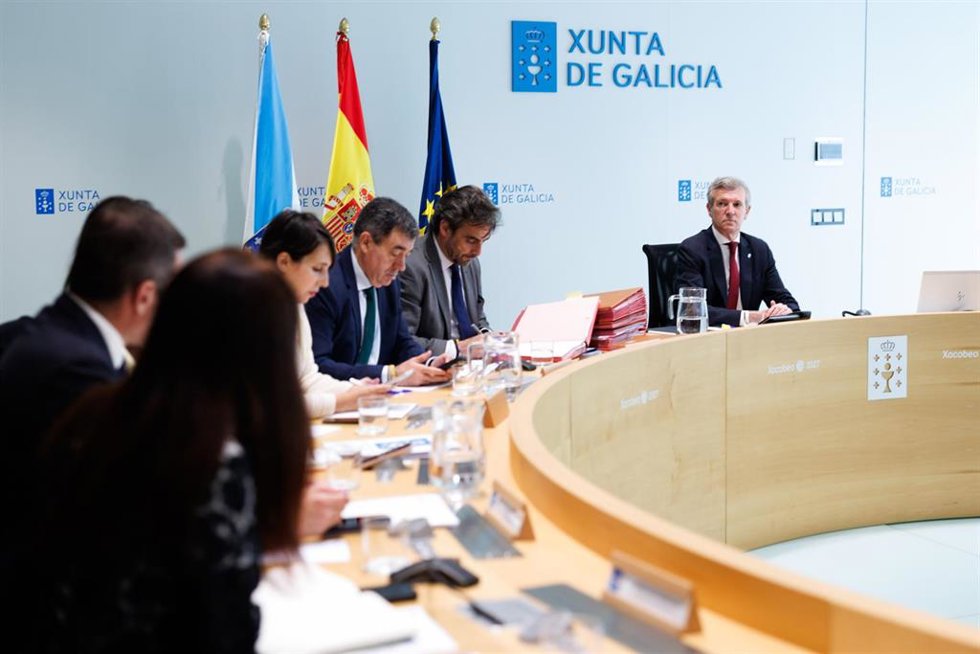 El presidente de la Xunta, Alfonso Rueda, preside la reunión del Consello.