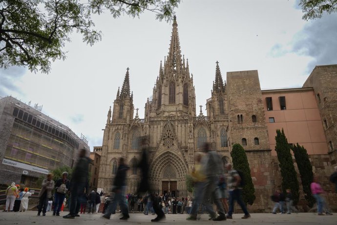Fachada de la Catedral de la Santa Cruz y Santa Eulalia, a 18 de mayo de 2026, en Barcelona, Catalunya (España). El Papa León XIV visitará España del 6 al 12 de junio en un viaje apostólico con paradas en Madrid, Barcelona, Gran Canaria y Tenerife.