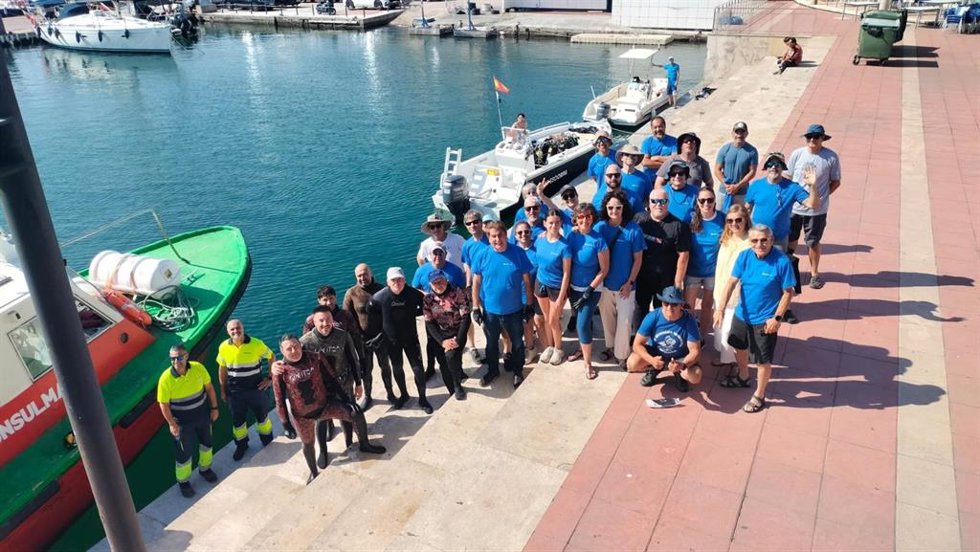 PortCastelló rescata más de media tonelada de vertidos del fondo del mar