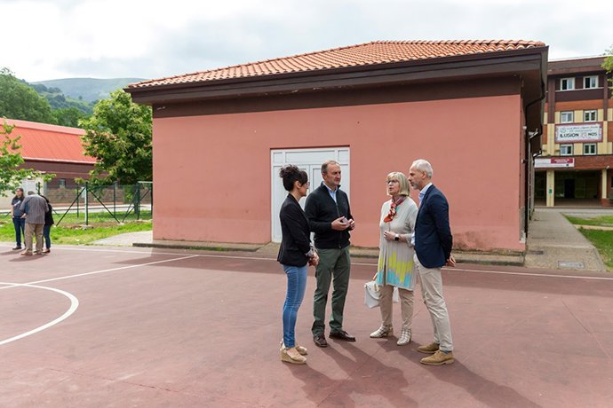 Silva visita el CEIP Pintor Agustín Riancho de Alceda