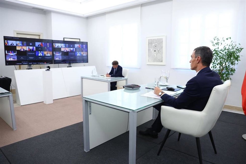 El presidente del Gobierno, Pedro Sánchez, reunido con el Grupo de Amigos de la Competitividad.