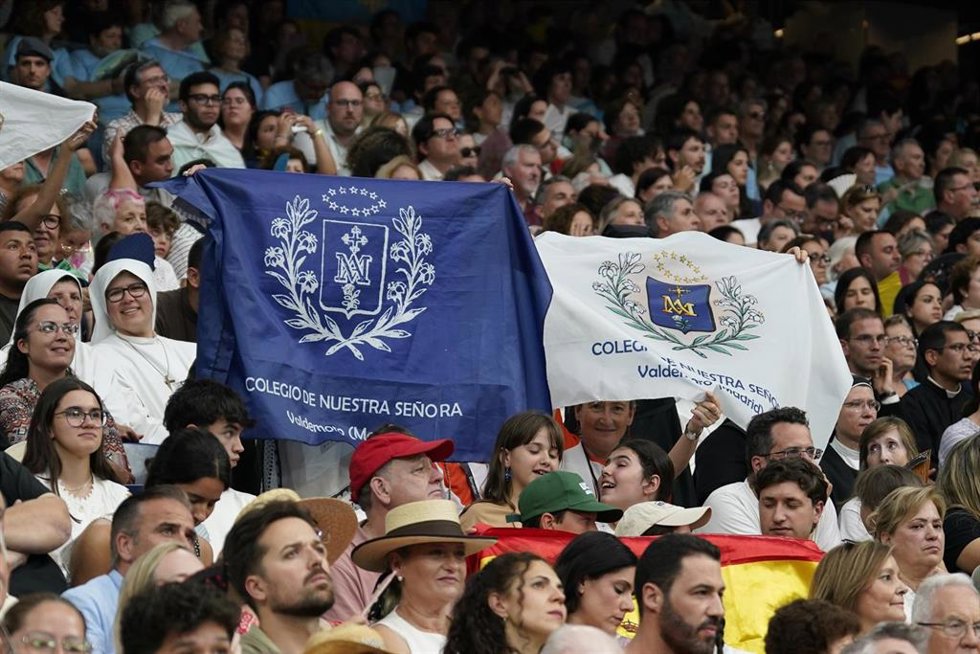 Público durante el encuentro del Papa León XIV con la comunidad diocesana, en el Estadio Bernabéu, a 8 de junio de 2026, en Madrid (España). 