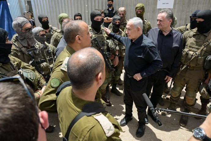30 de maio de 2026, Fronteira Norte de Israel, Fronteira Norte de Israel, Território Palestino: O primeiro-ministro israelense Benjamin Netanyahu visita a 36ª Divisão ao longo da fronteira norte de Israel, acompanhado pelo ministro da Defesa israelense, I