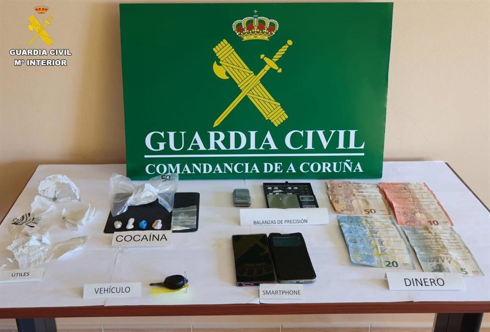 Detenidas dos personas en la desarticulación de un punto de venta de cocaína en Boiro