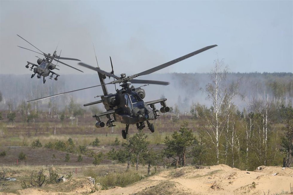 Archivo - Helicópteros del Ejército de Estados Unidos durante unas maniobras en Adazi, Letonia, en mayo de 2025 (archivo)