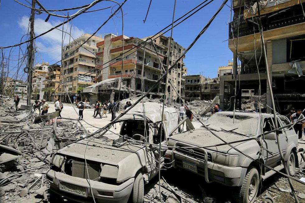 Edificios destruidos por los bombardeos ejecutados por el Ejército de Israel contra la ciudad de Tiro, en el sur de Líbano (archivo)