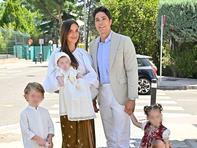 María Pombo apuesta por un estilismo de Vagary Kalon para el bautizo de su hija Mariana