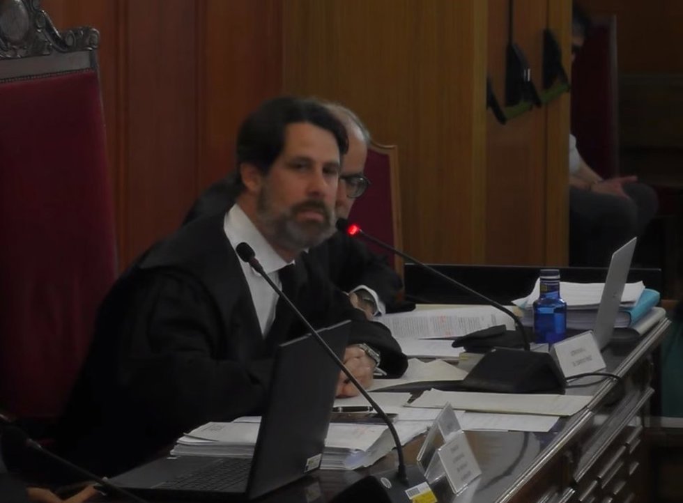 El abogado de Ricardo Cabezas, Raúl Montaño, presenta los informes finales en el juicio por la contratación de David Sánchez en la Diputación de Badajoz