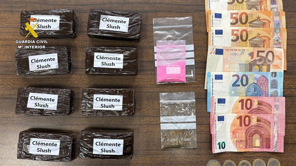 Droga y dinero intervenidos en Punta Umbría.