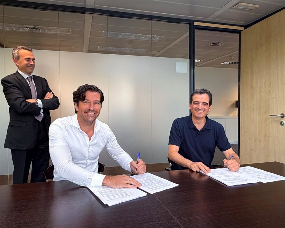 Firma Siloy y Cyberclick