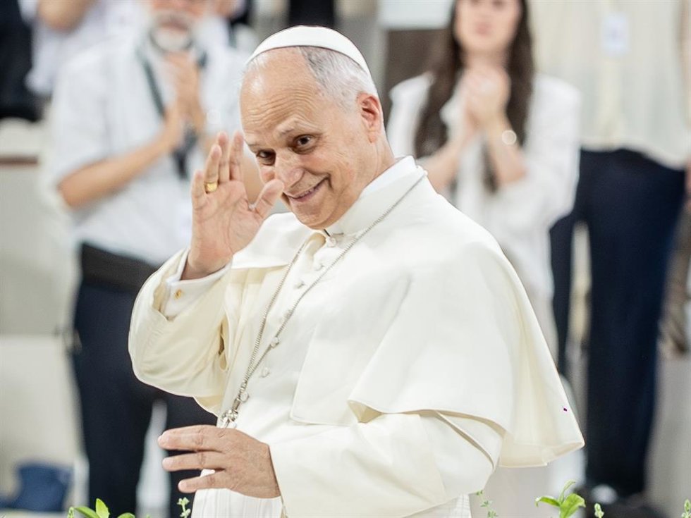 El Papa León XIV durante el encuentro con la comunidad diocesana, en el Estadio Bernabéu