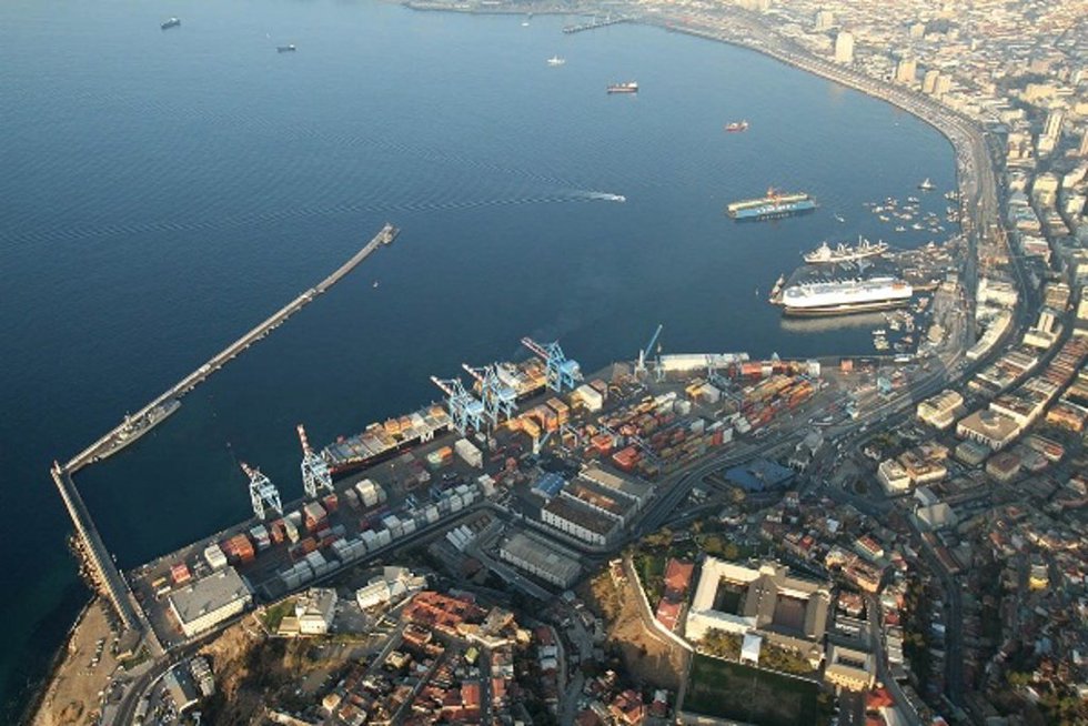 Archivo - Puerto de Valparaiso, en Chile.