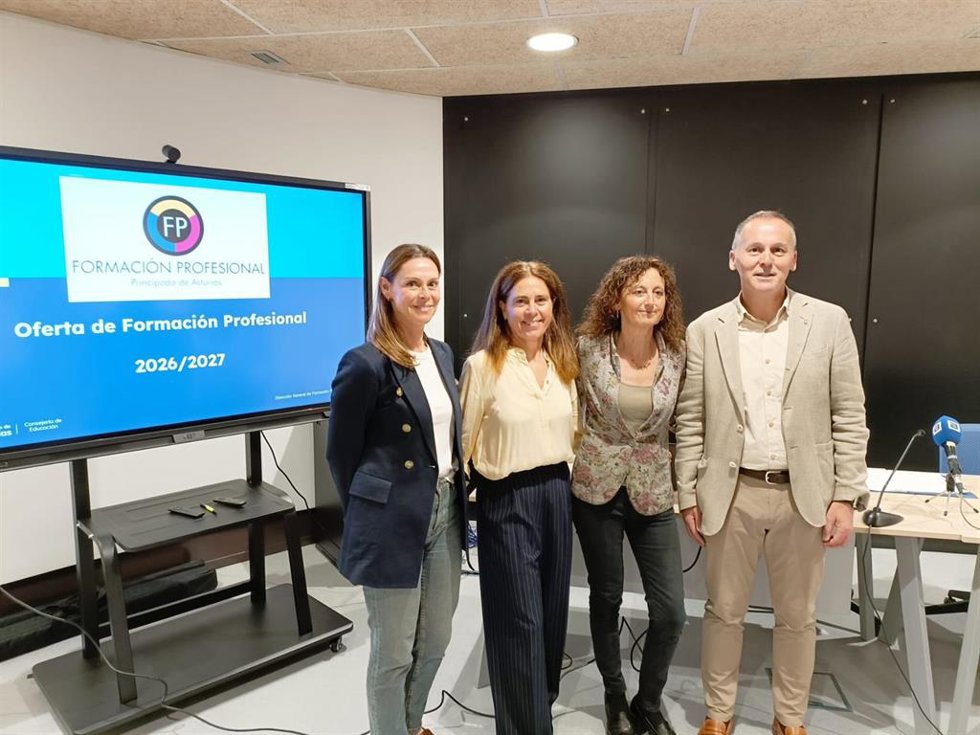 (De Izda A Dcha) El Director General De Formación Profesional, Ángel Balea; La Consejera De Educación, Eva Ledo; La Jefa De Servicio De Formación Profesional, Innovación Y Gestión De Fondos Europeos,Yolanda Artime, Y La Directora Del Cenif, Mar Martínez.