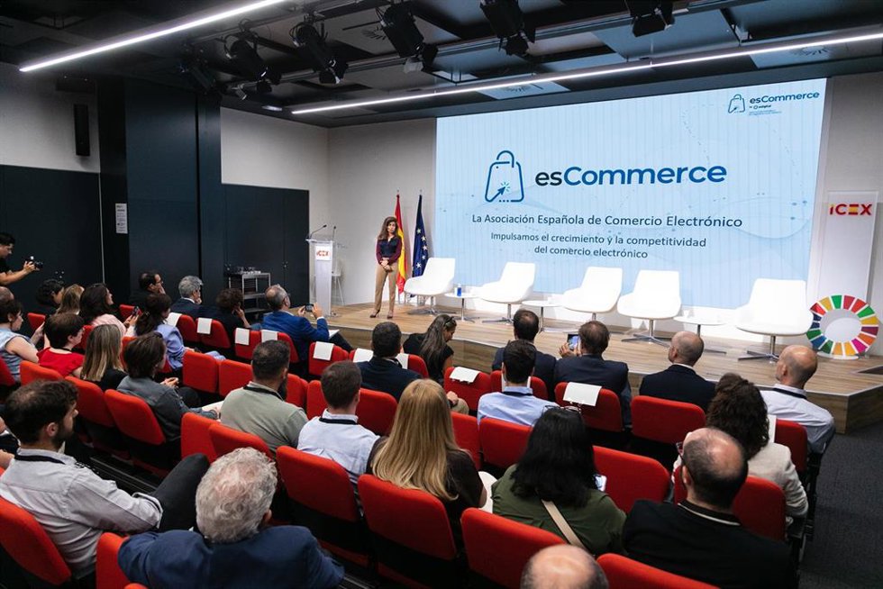 Susana Voces, presidenta de Adigital y presidenta de esCommerce, durante su discurso de apertura