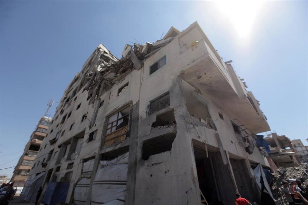 Un edificio destruido por un bombardeo de Israel contra el barrio de Tal al Hawa, en la ciudad de Gaza, situada en el norte de la Franja de Gaza (archivo)