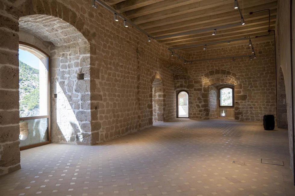 Archivo - Una de las estancias del Castillo de Vélez-Blanco (Almería). 