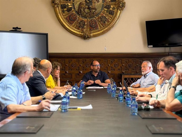 Comisión de Agricultura presidida por Iván Aparicio.