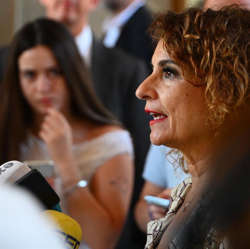 La secretaria general del PSOE-A, María Jesús Montero, en una atención a los medios de comunicación.