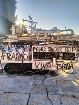 Aparece vandalizada la maquinaria de obra que inicia el proyecto de resignificación del Valle de Cuelgamuros