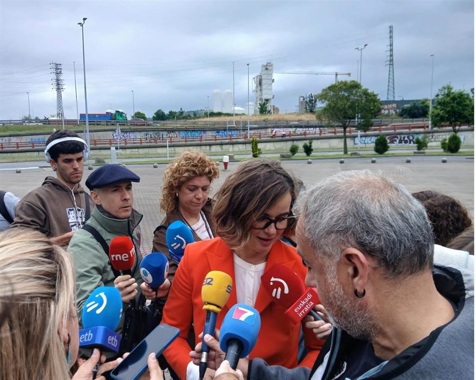 La diputada general de Bizkaia, Elixabete Etxanobe, realiza declaraciones sobre la candidatura de Mikel Hidalgo a la alcaldía de Bilbao.