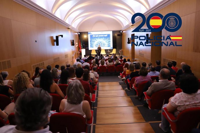 Curso a trabajadores de Emasesa sobre ciberseguridad impartido por la Policía Nacional