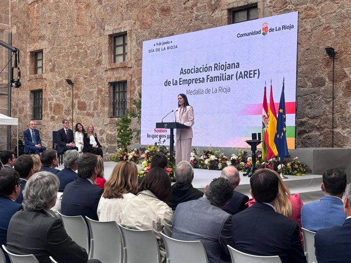 La presidenta de la AREF, Carlota González, en San Millán de la Cogolla