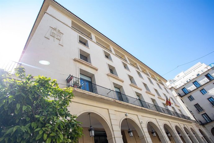 Archivo - Arxiu - Façana de l'Audiència Provincial d'Alacant