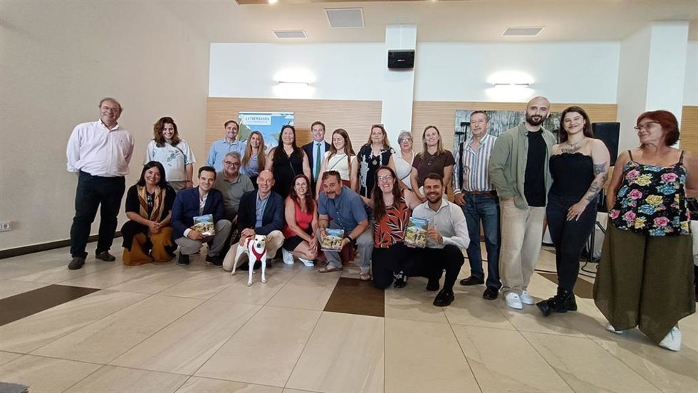 'Jornada De Sensibilización De Turismo Con Mascotas'  En La Hospedería Puente De Alconétar